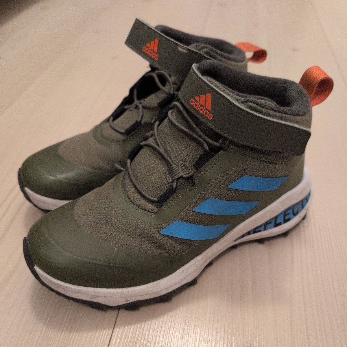 Adidas skóstígvél