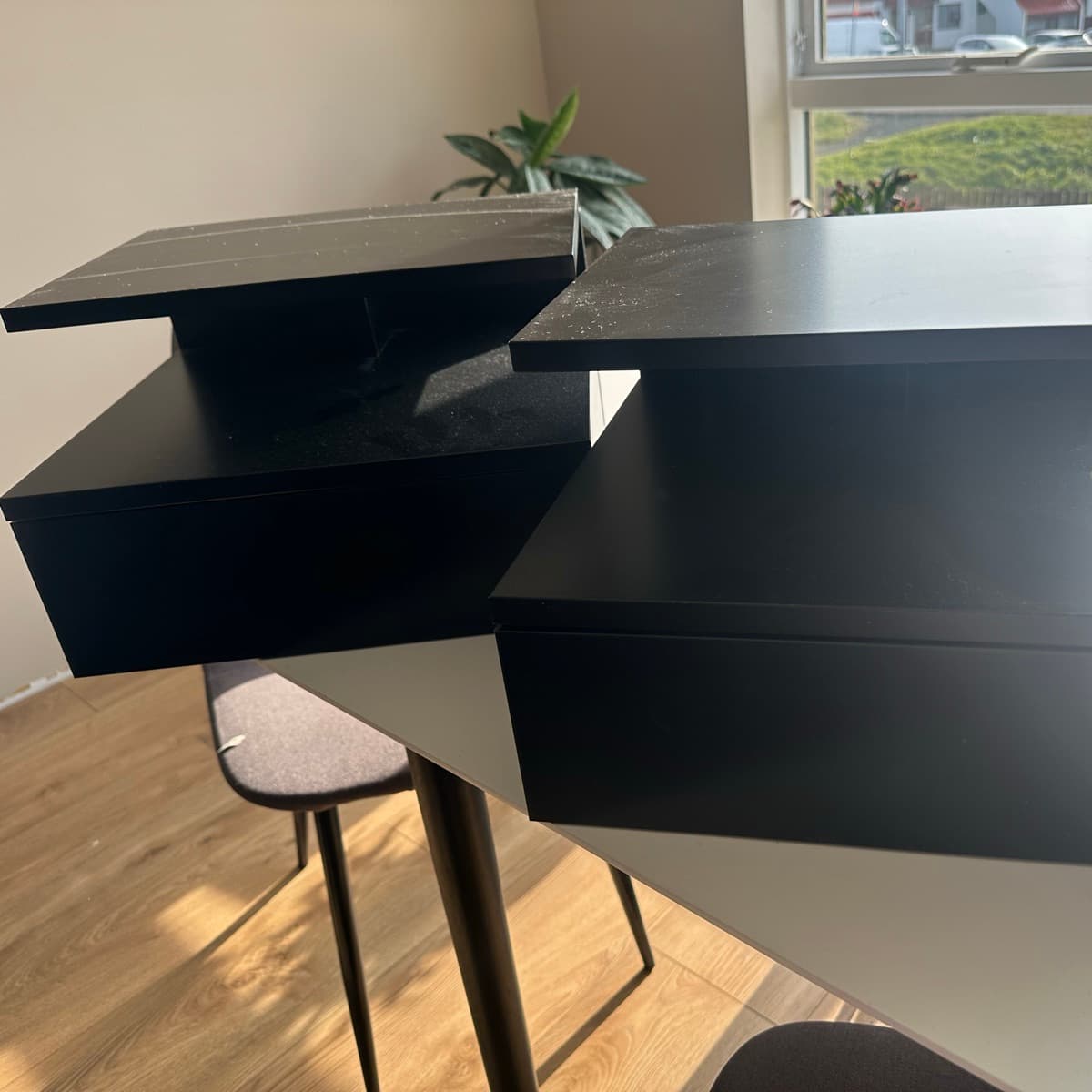 Vegghengt náttborð, 2 stk