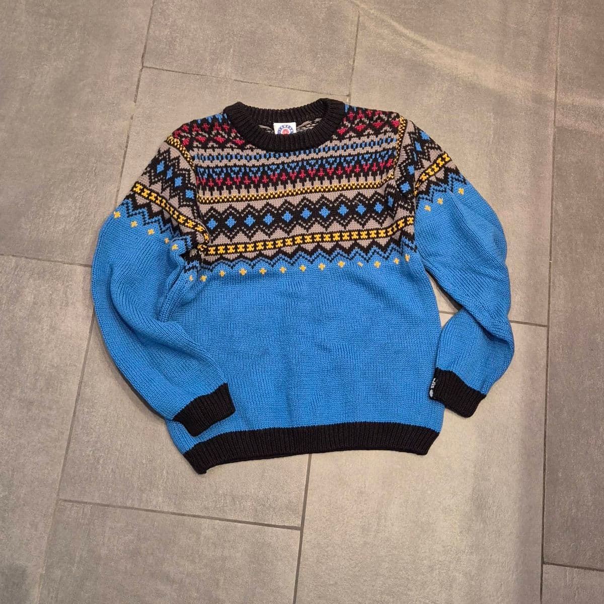 Mynstruð Icewear prjónapeysa