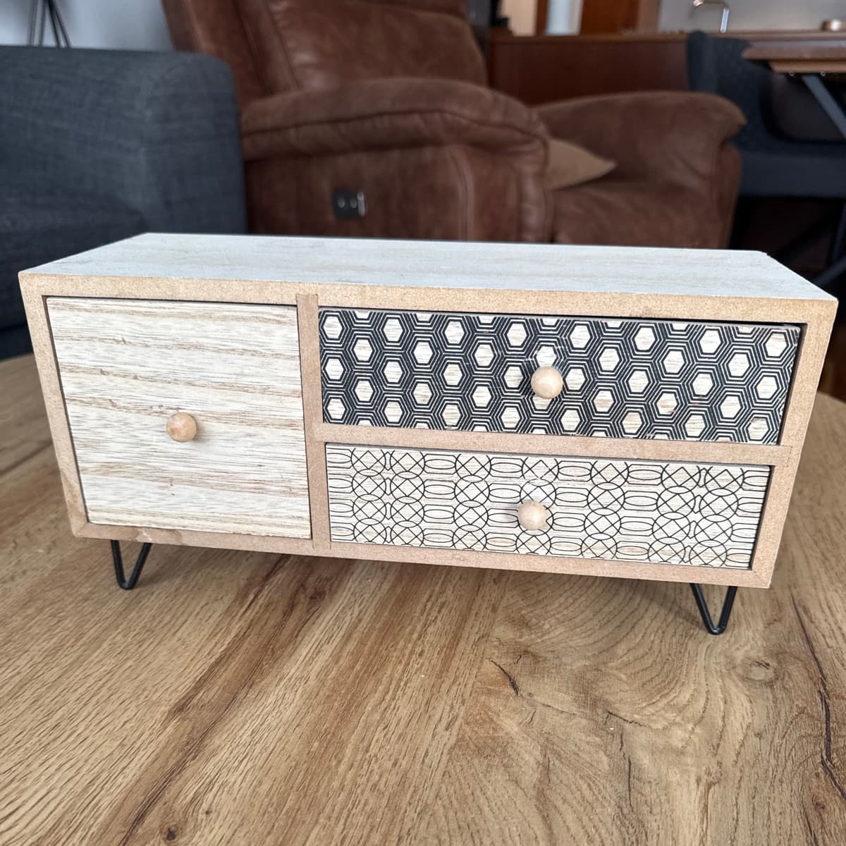 Lítil hirsla með skúffum