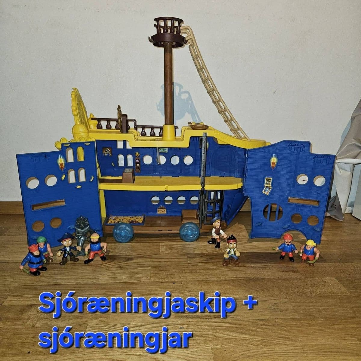 Sjóræningjaskip og fígúrur