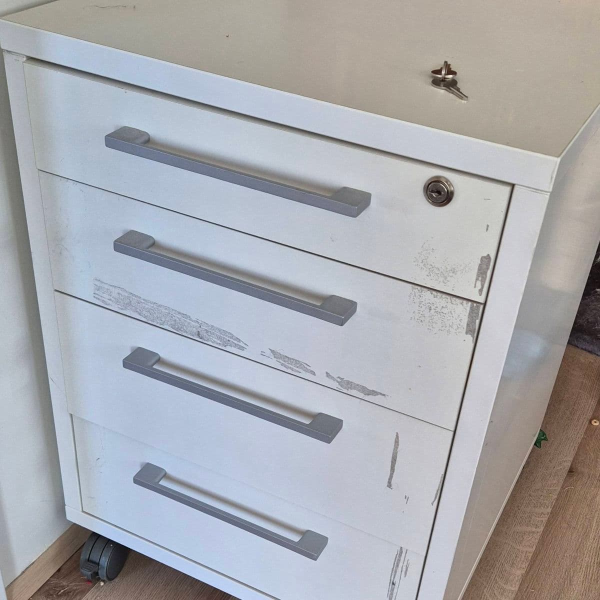 Skúffueining á hjólum