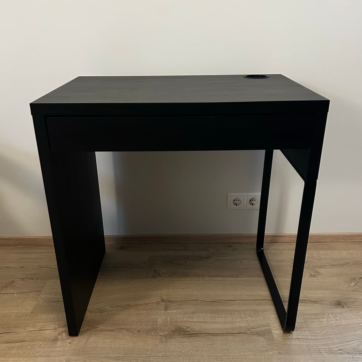 IKEA MICKE skrifborð - Svartbrúnt