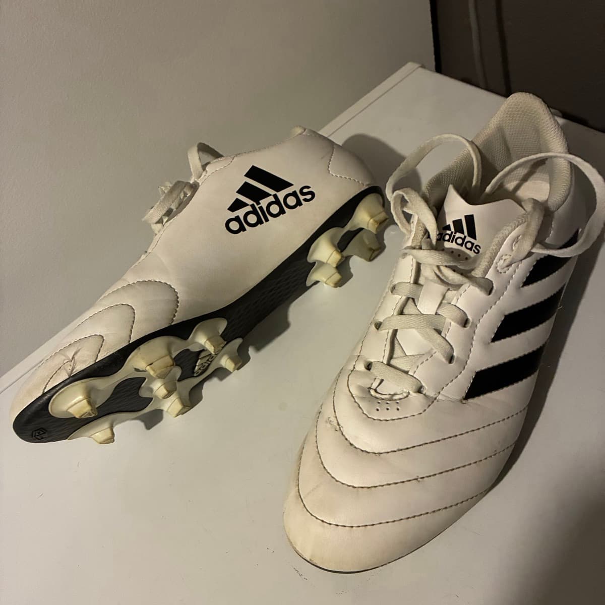Adidas takkaskór