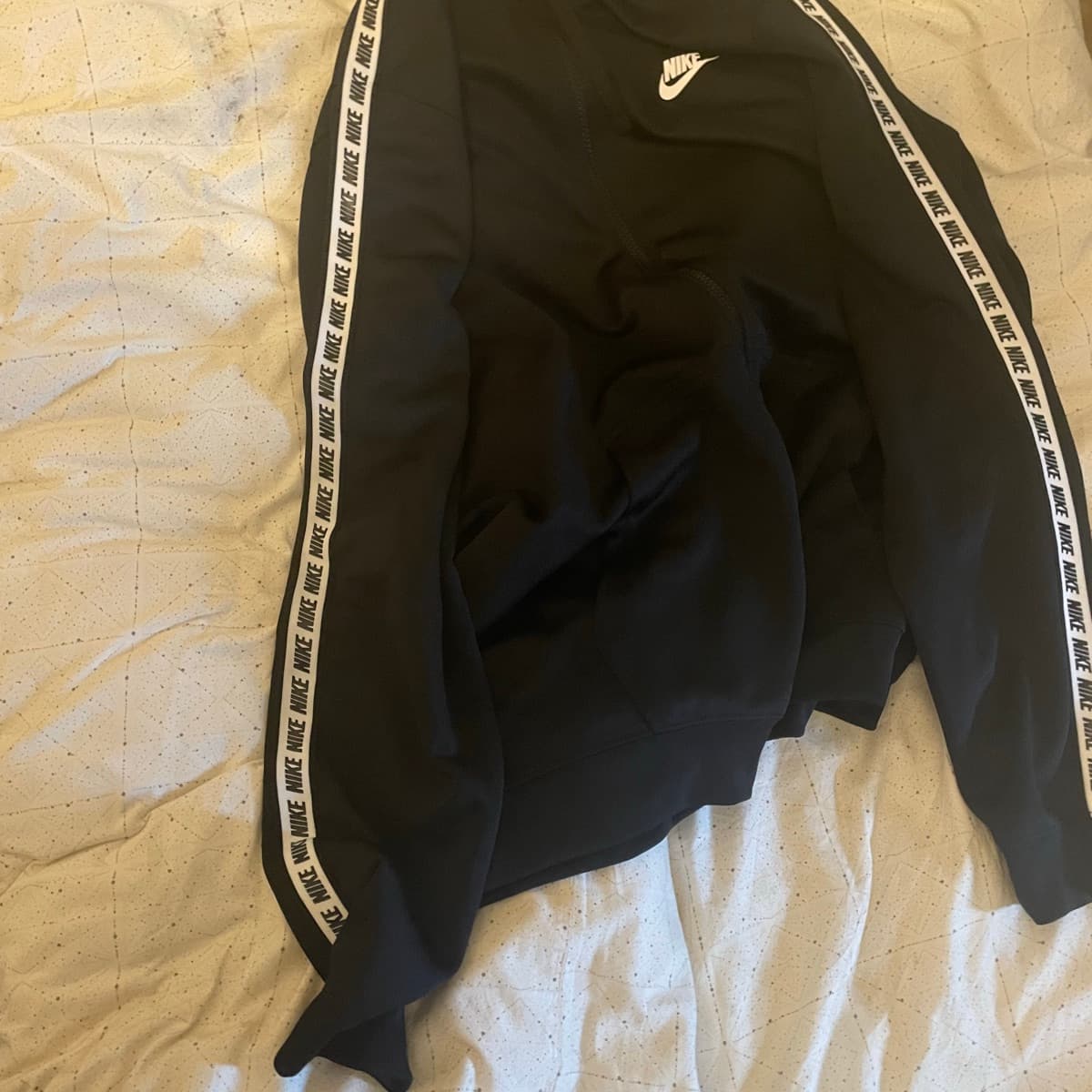 Nike hettupeysa