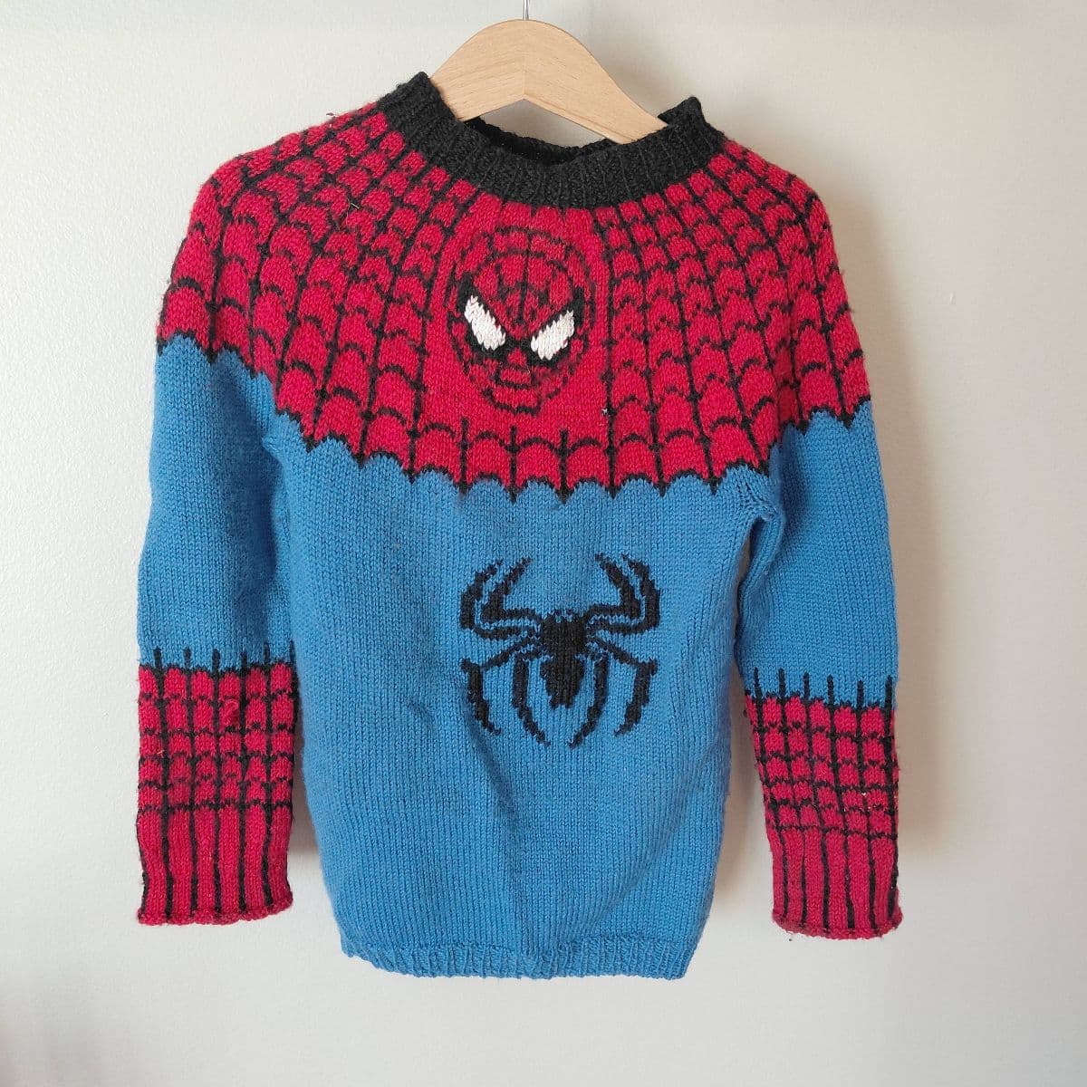 Spiderman prjónapeysa