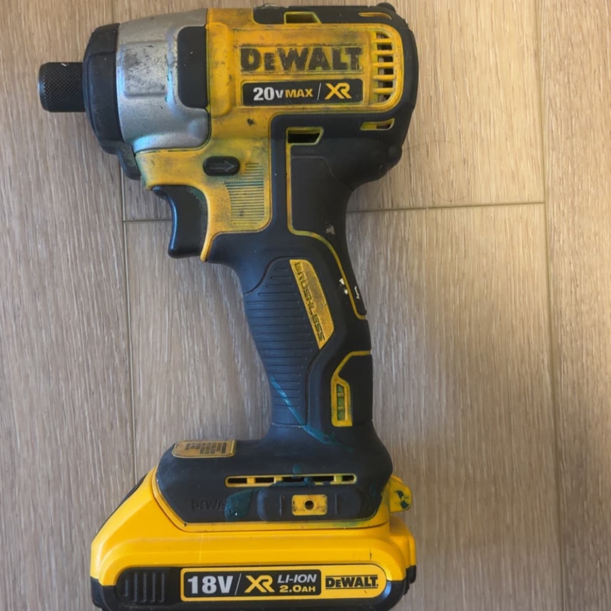 DeWALT höggskrúfvél