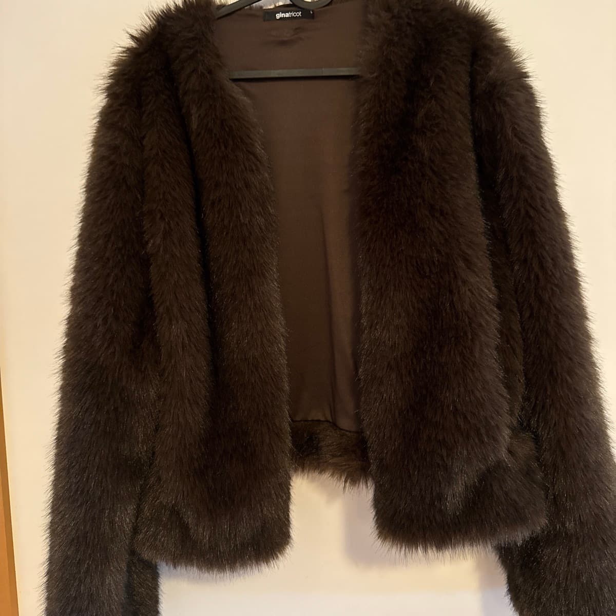 Gina tricot loðjakki