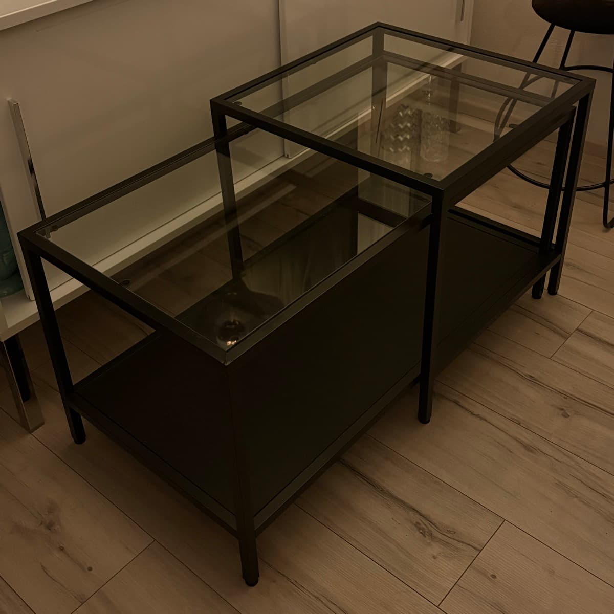 Sófaborð úr gleri og málmi