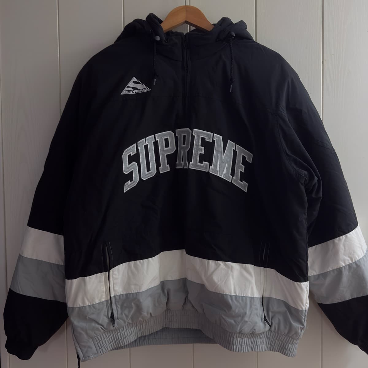 Ónotaður Supreme anorak jakki