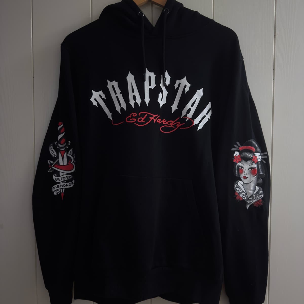 Trapstar x Ed Hardy hettupeysa