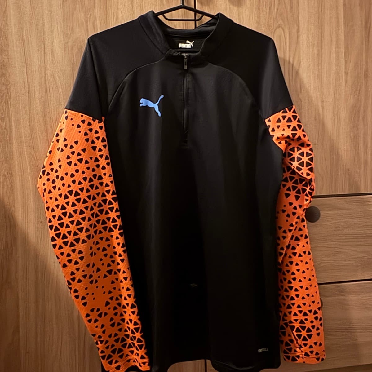 Puma íþróttapeysa