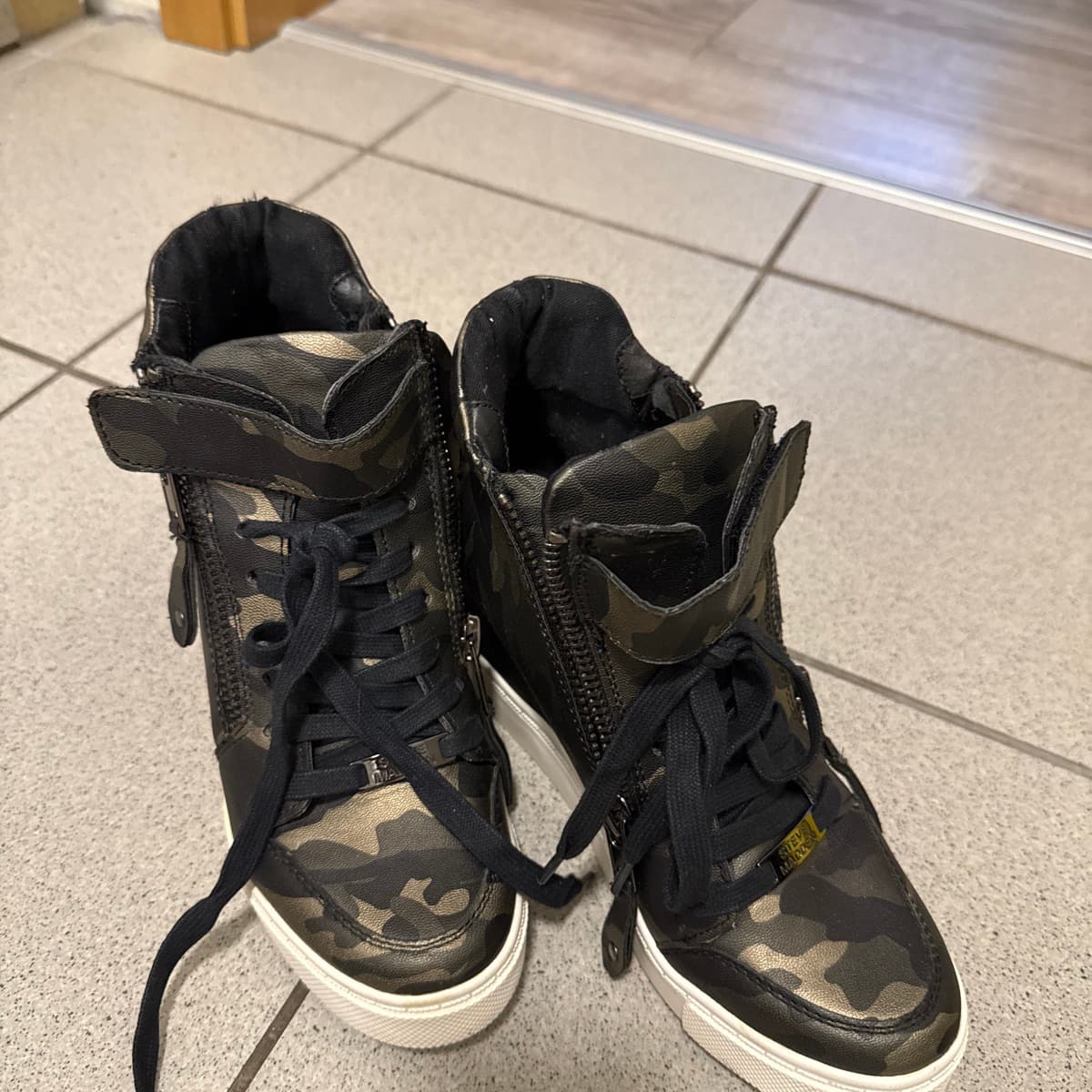 Steve Madden wedge strigaskór