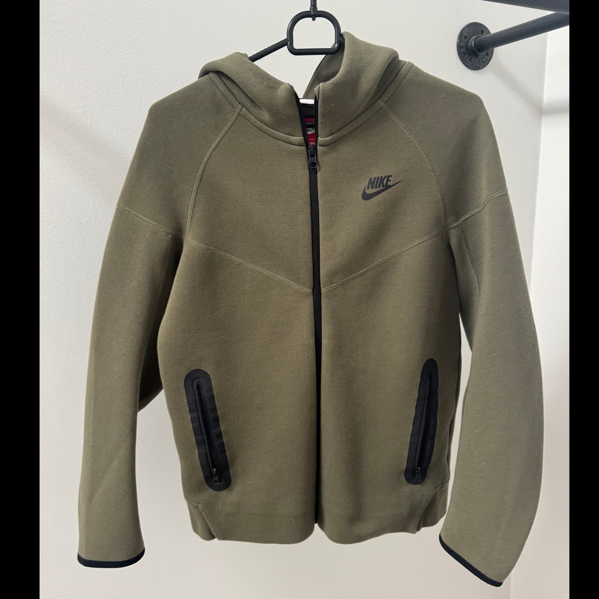 Nike Tech Fleece peysa