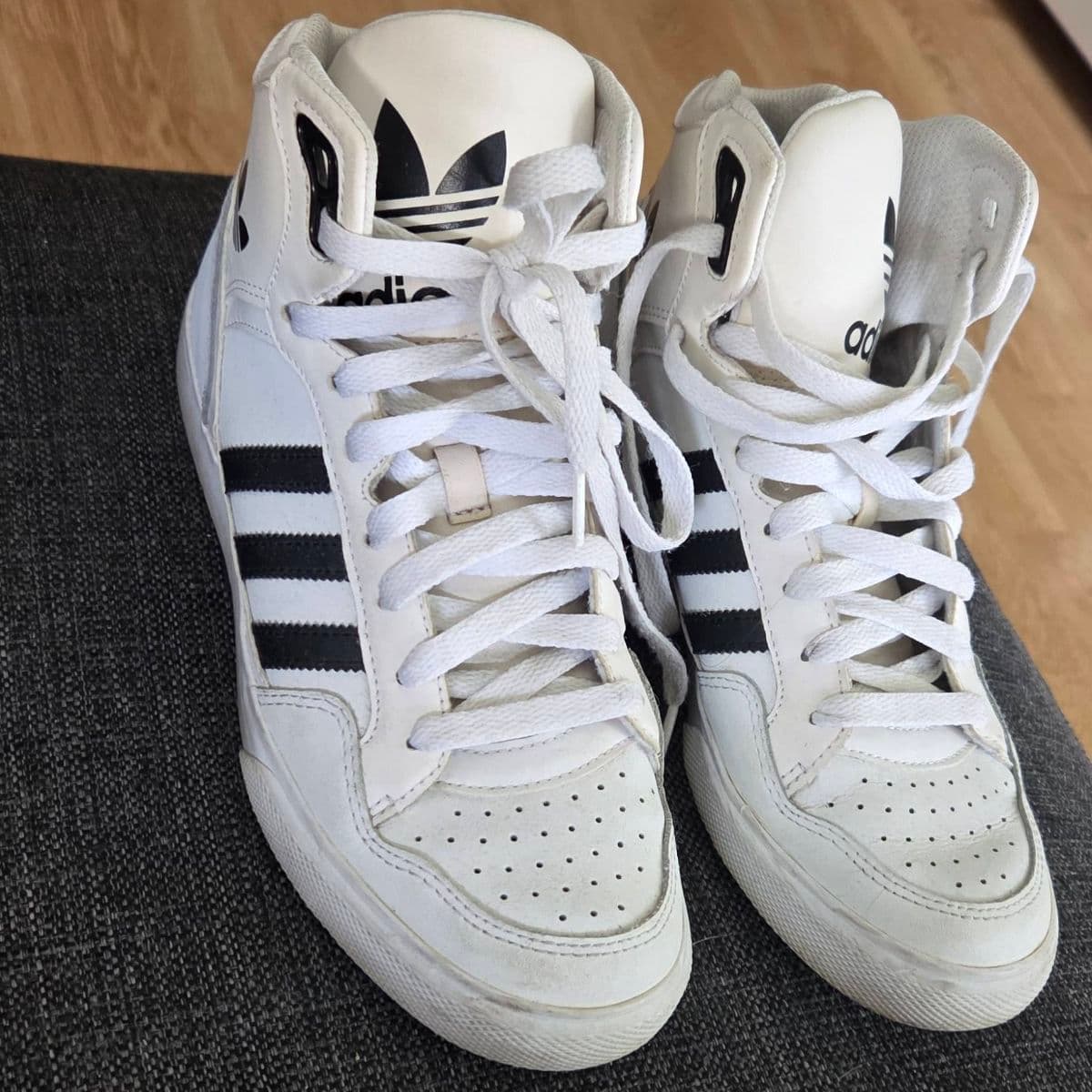 Adidas háir strigaskór
