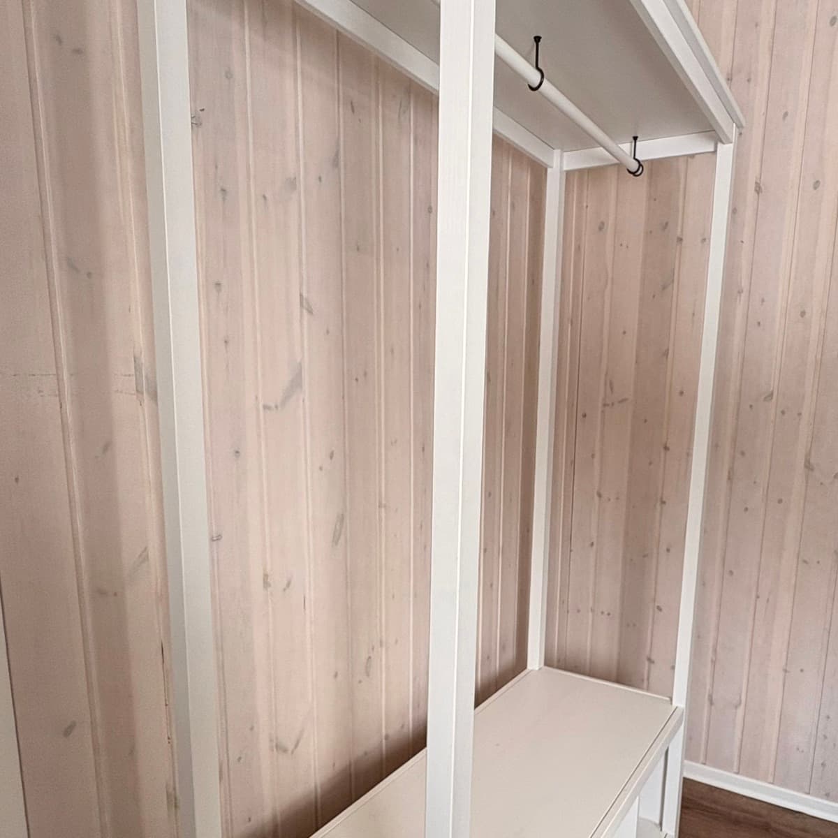 Ikea Fatahengi með bekk
