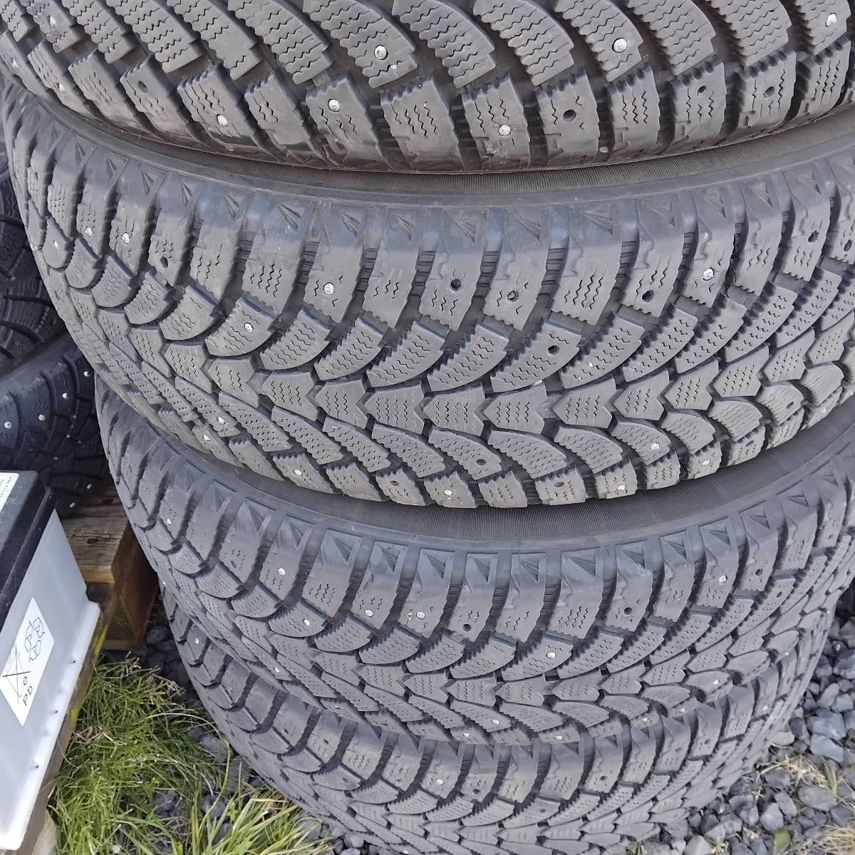 Maxtrek M900 ICE nagladekk