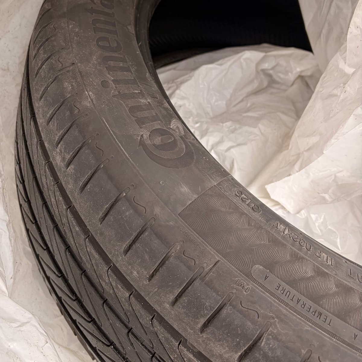 Continental PremiumContact C 235/50/19