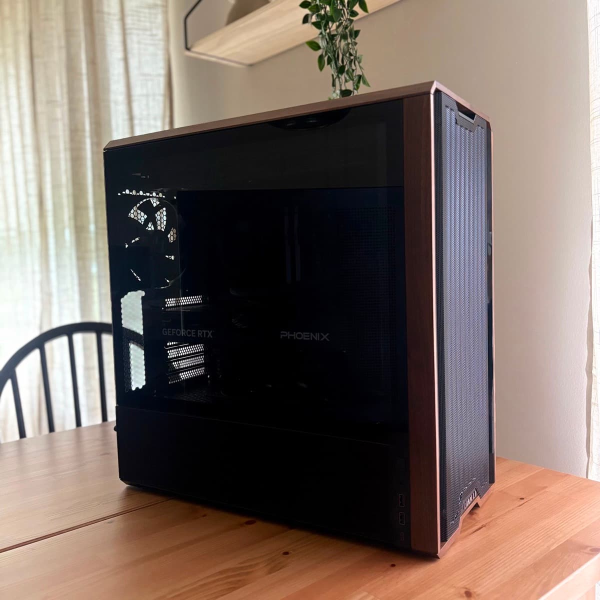 Lian-Li Leikjavél / 5070Ti / 14900KF / 32GB DDR5 / 2TB NVMe