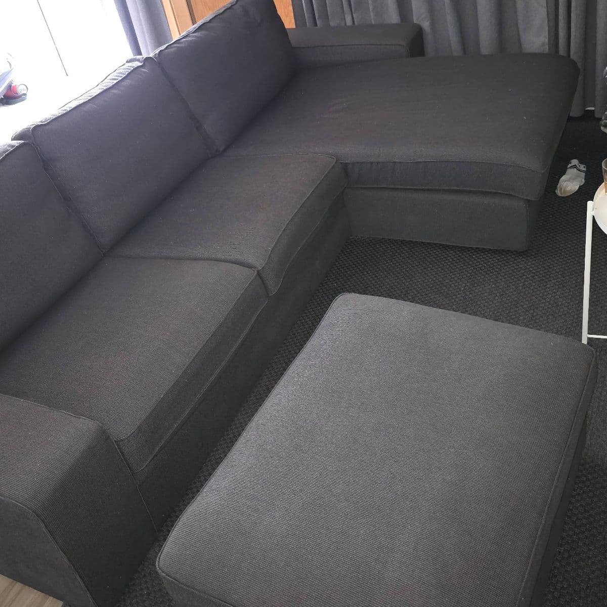 Hornsófi með skammeli