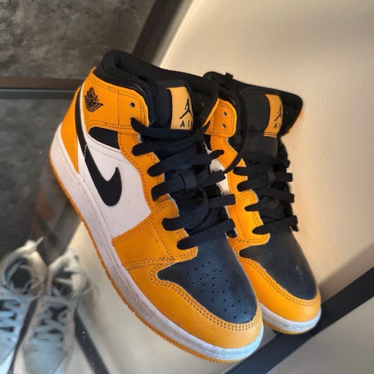 Air Jordan 1 Mid
