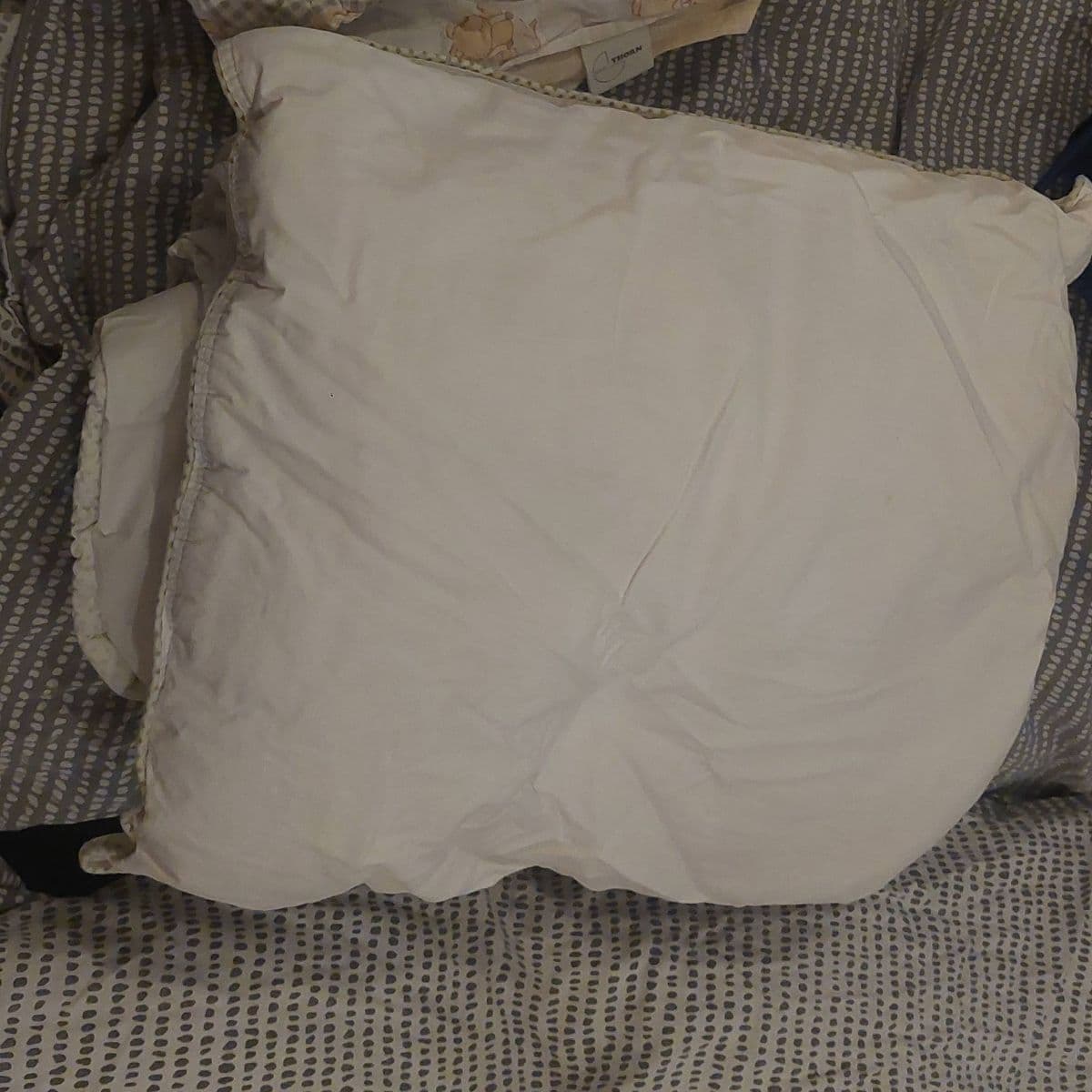 Ungbarnasæng og koddi