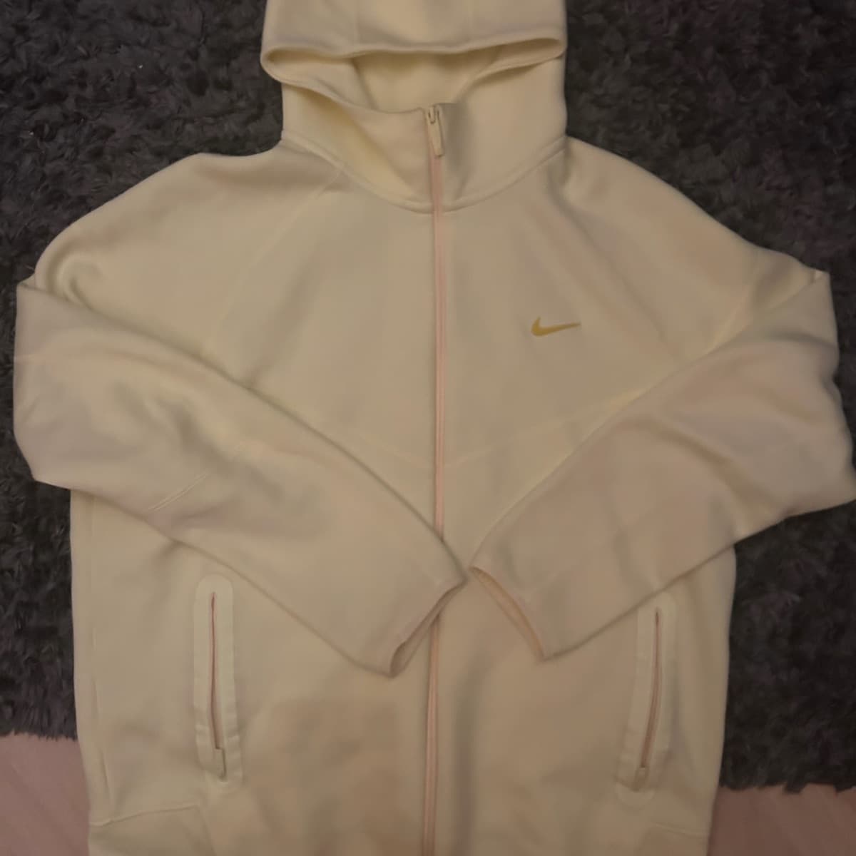 Nike hettupeysa