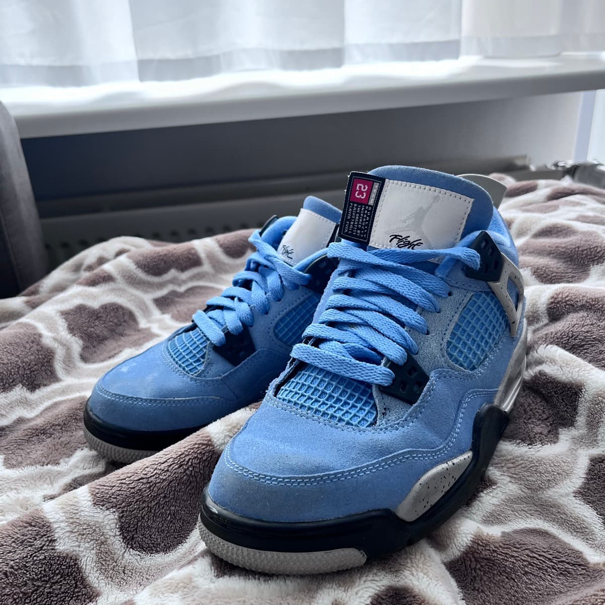 Air Jordan 4 University Blue