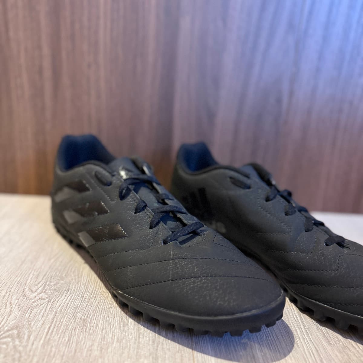 Adidas fótboltaskór