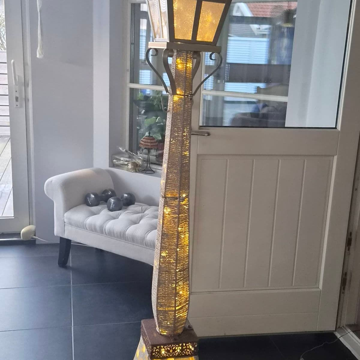 Gólflampi í luktarstíl