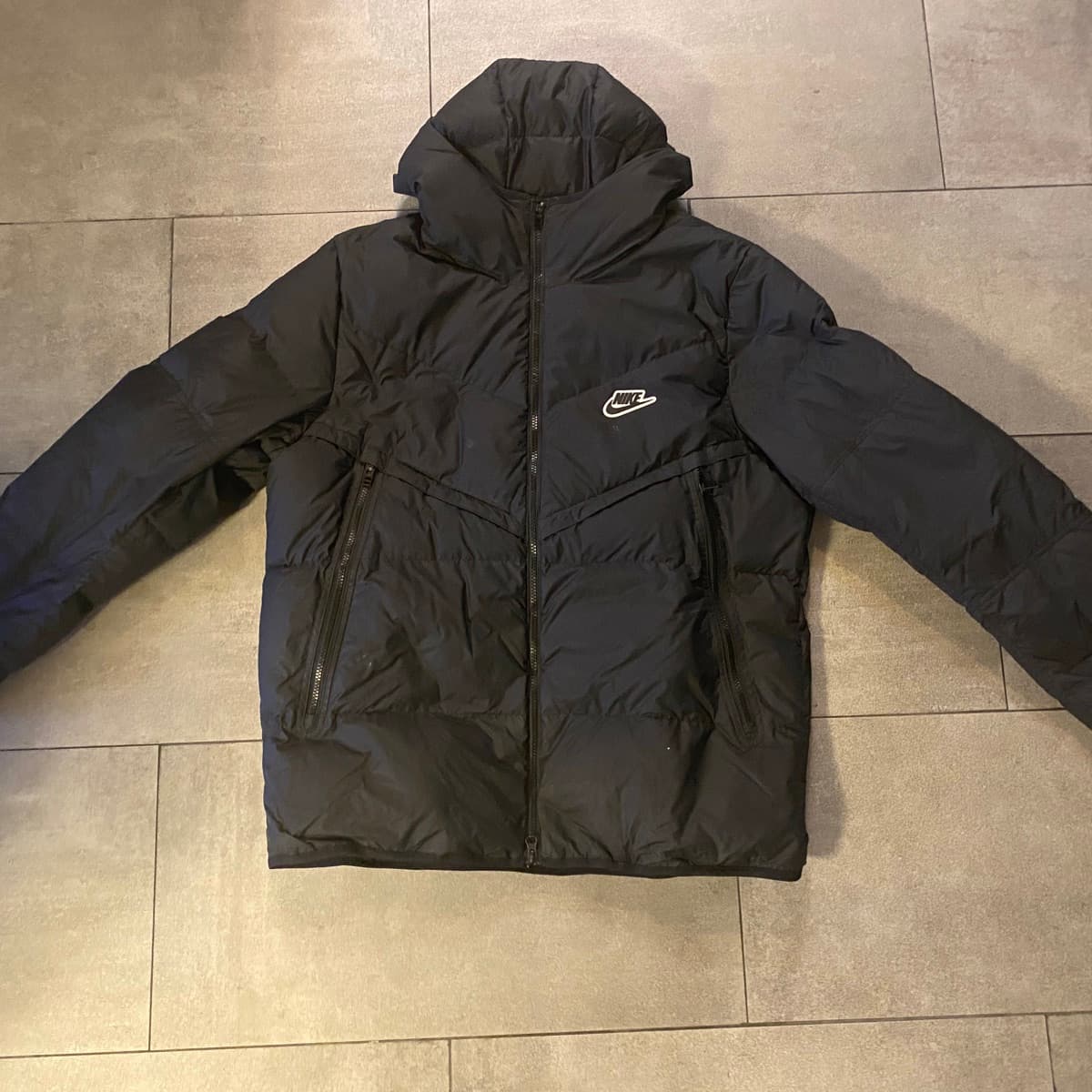 Nike dúnjakki með hettu