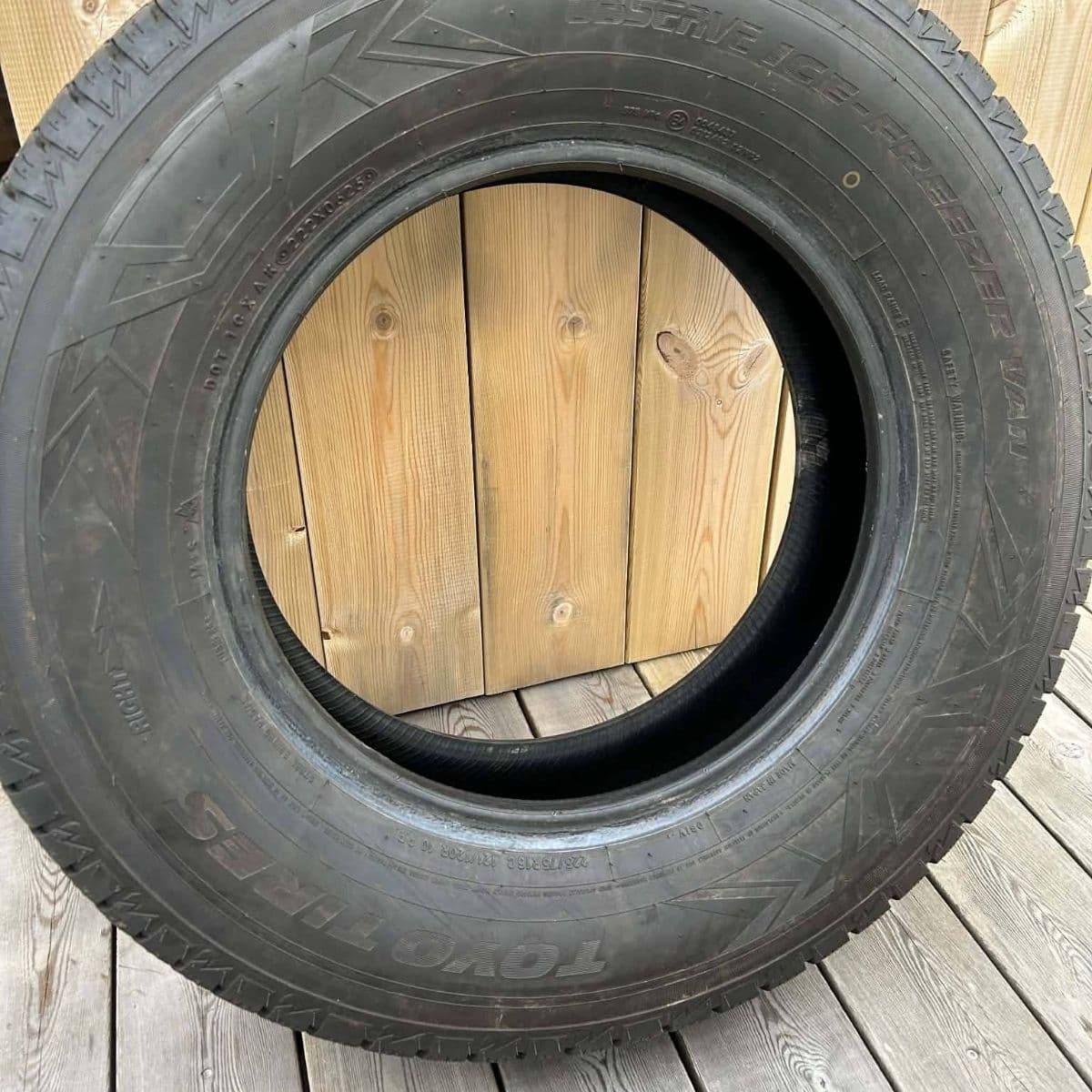 Toyo Tires nelgd vetrardekk, 225/70 R16