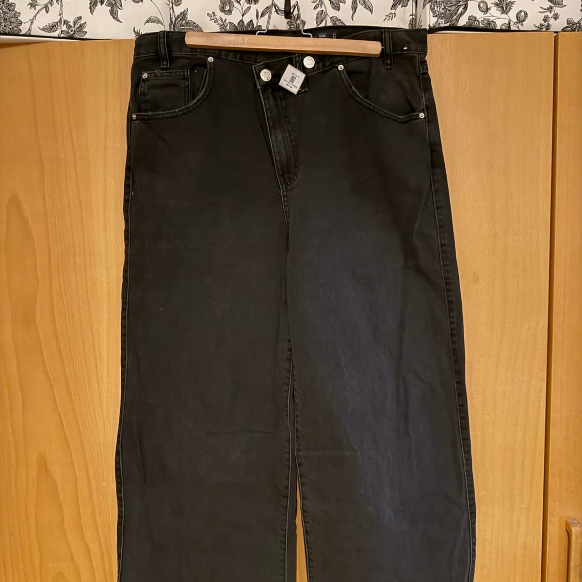 Víðar svartar gallabuxur