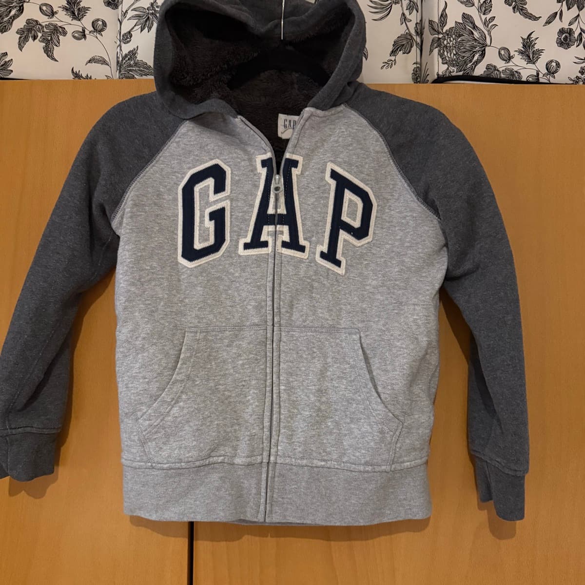 GAP hettupeysa með flís að innan