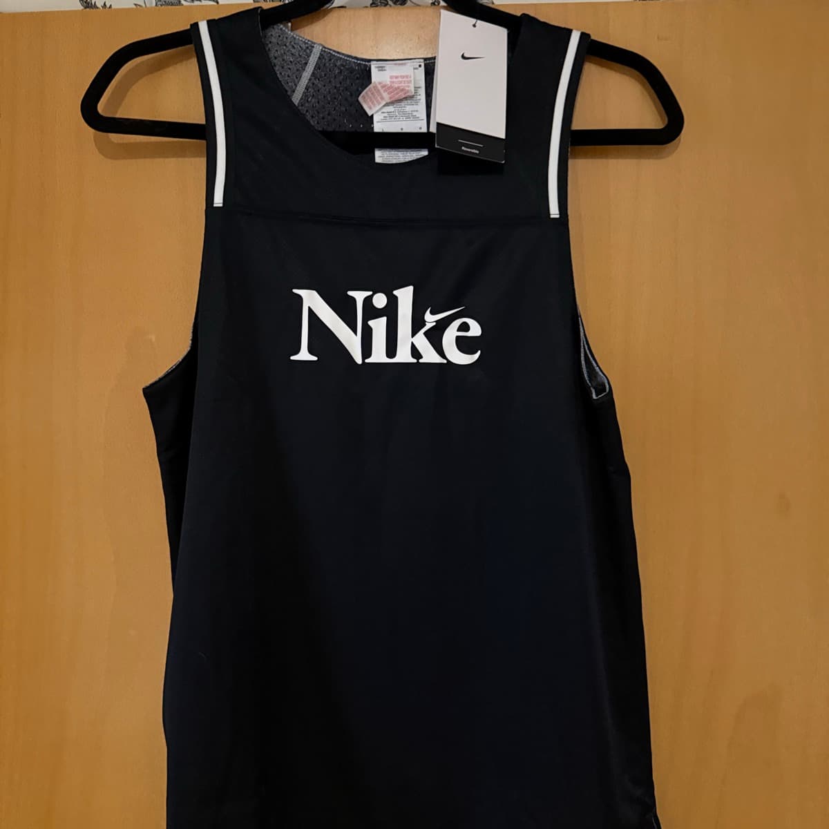 Nýr Nike hlýrabolur sem hægt er að snúa við.