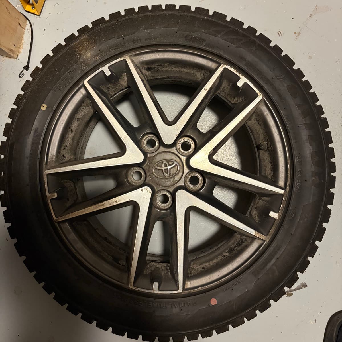 Toyota felga með nagladekki